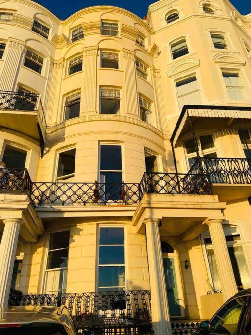 Stunning Seafront Apartment Brighton ภายนอก รูปภาพ